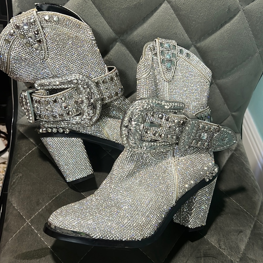 New club exx Dolls Kill icy sheriff shine white cowboy boots size 6 bling tour ✨